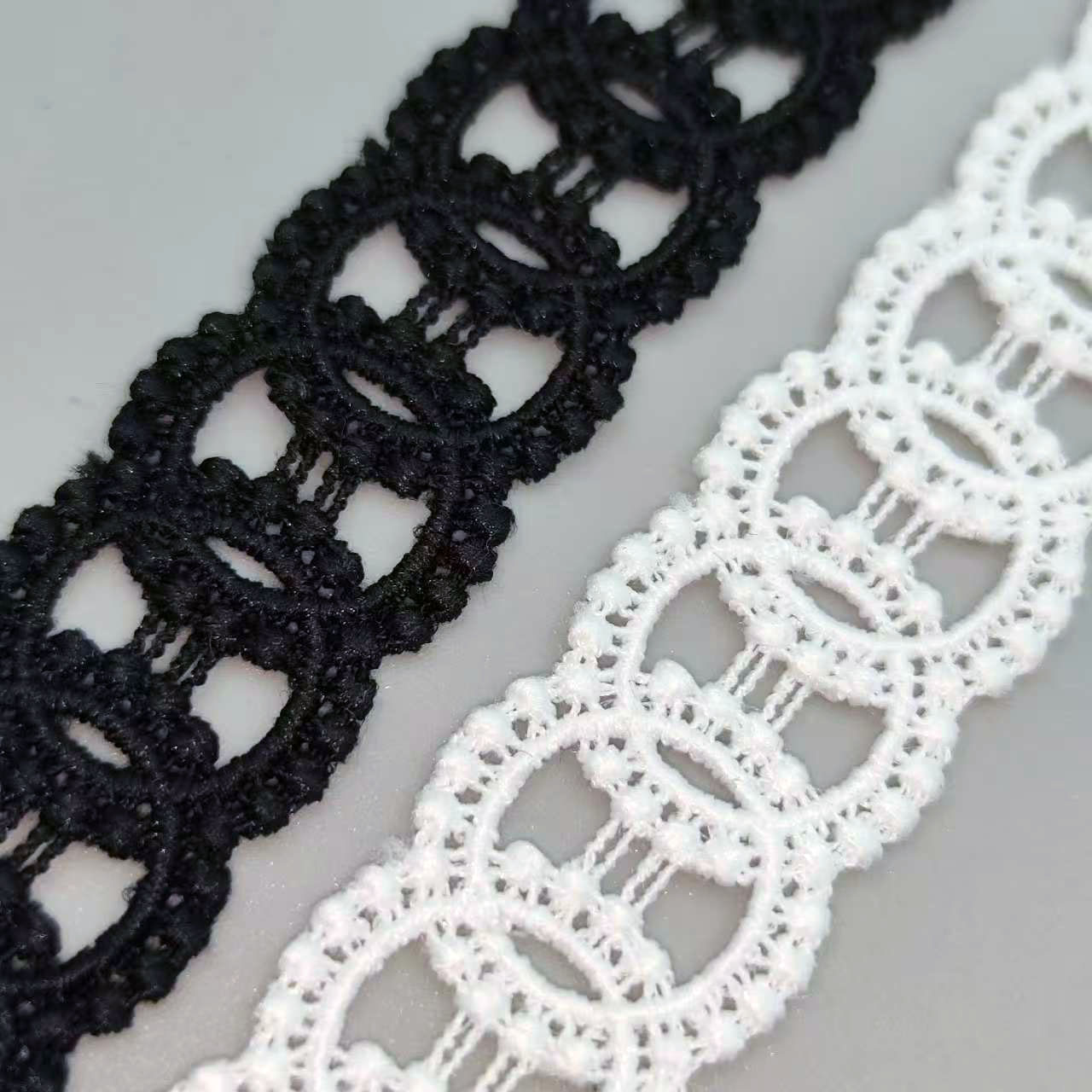 2.5CM 폭의 흰색 검정색 부드러운 폴리에스터 속이  - Guipure Lace Panel 리뷰 및 가격