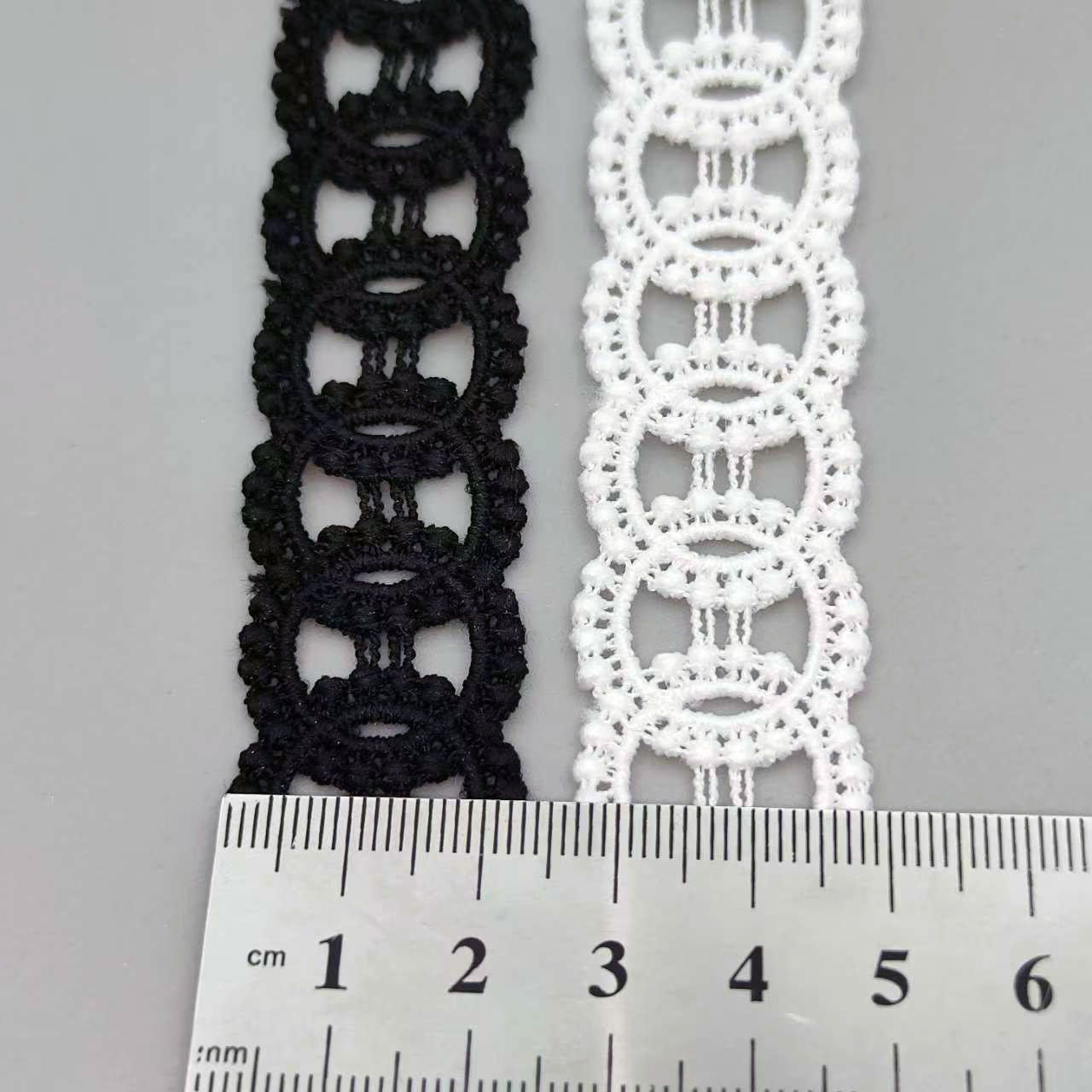 2.5CM 폭의 흰색 검정색 부드러운 폴리에스터 속이  - Guipure Lace Panel 리뷰 및 가격